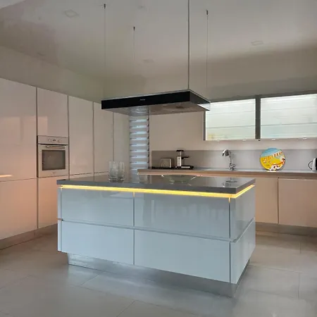 فيلة Slaktis House Luxury By The Sea هانكو
